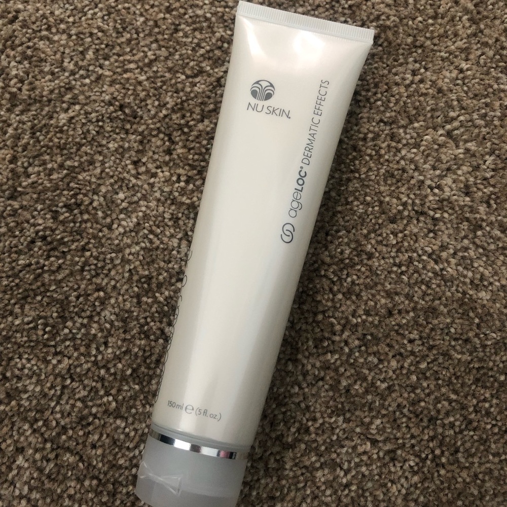 NuSkin ageLOC Dermatic Effects Contouring Lotion